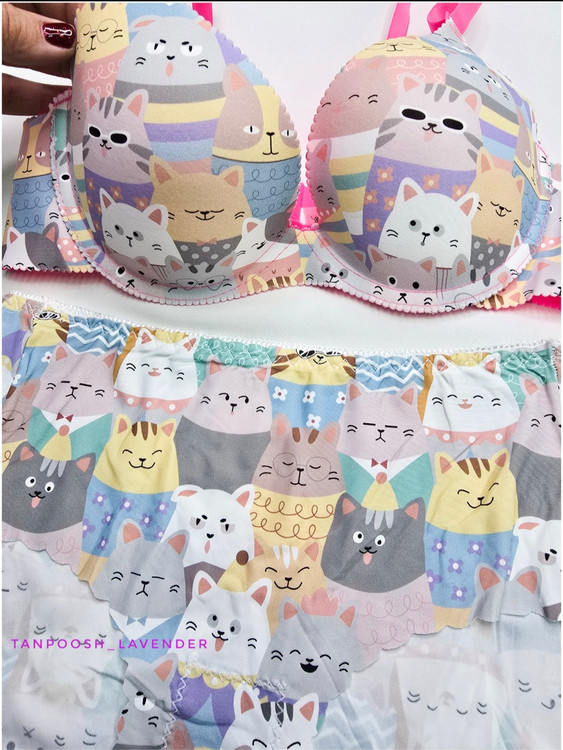 نمای نزدیک از بافت لیزری و طراحی گربهای ست لباس زیر زنانه