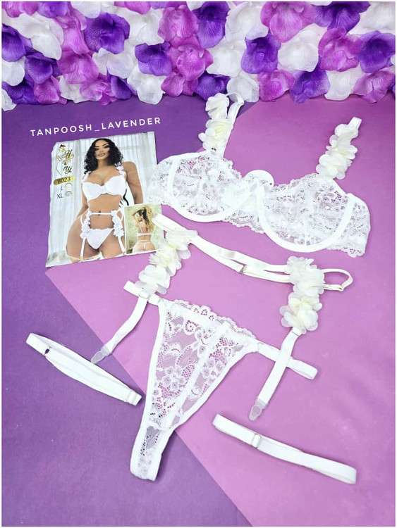 نمای کامل ست کاستوم 3 تکه فانتزی زنانه با طراحی دانتل گلدار سفید