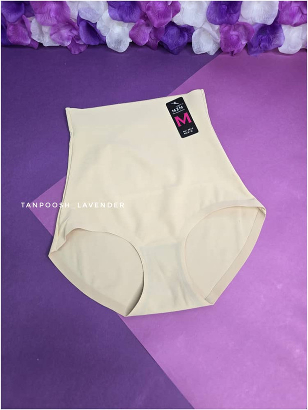 نمای جلویی شورت گنی کرم زنانه با فرم ساده