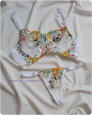 3. نیمتنه فنردار تورگاز از نمای نزدیک با گلدوزی برجسته