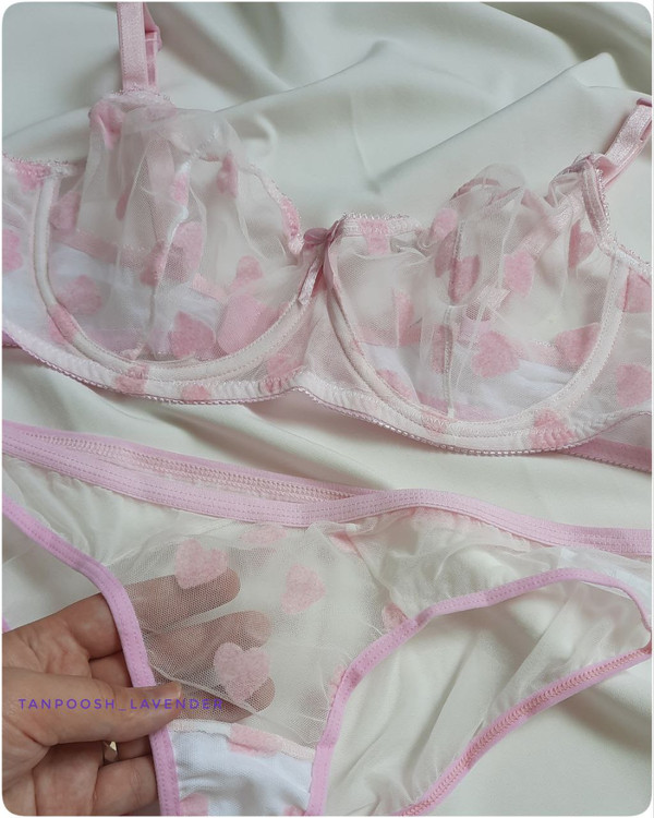 نمایش ست کامل از بالا – ترکیب هماهنگ تور چاپی و شورت نخ