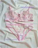 نمای نزدیک از نیمتنه فنردار تور چاپی با جزئیات بند و فرم کاپ