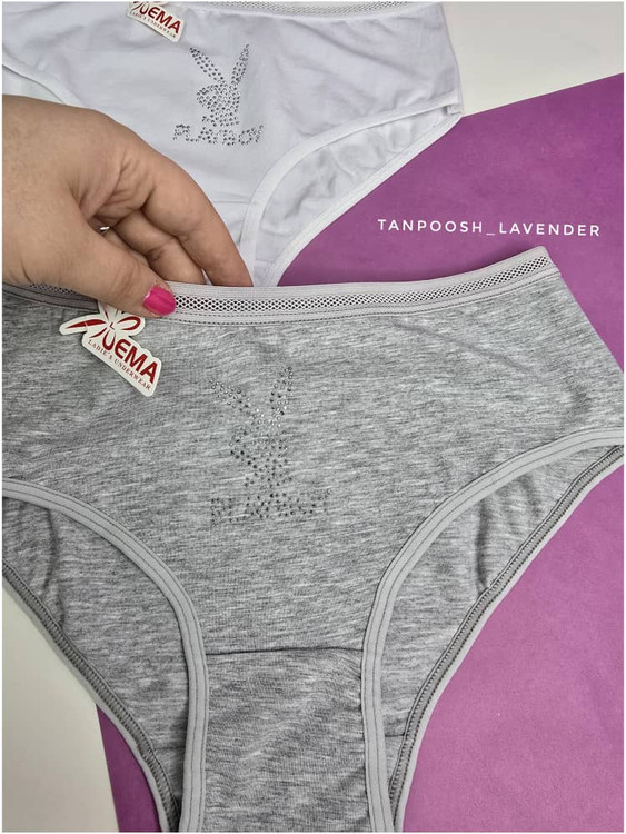 شورت زنانه سفید نگیندار برند EMA با پارچه لطیف و طرح خاص