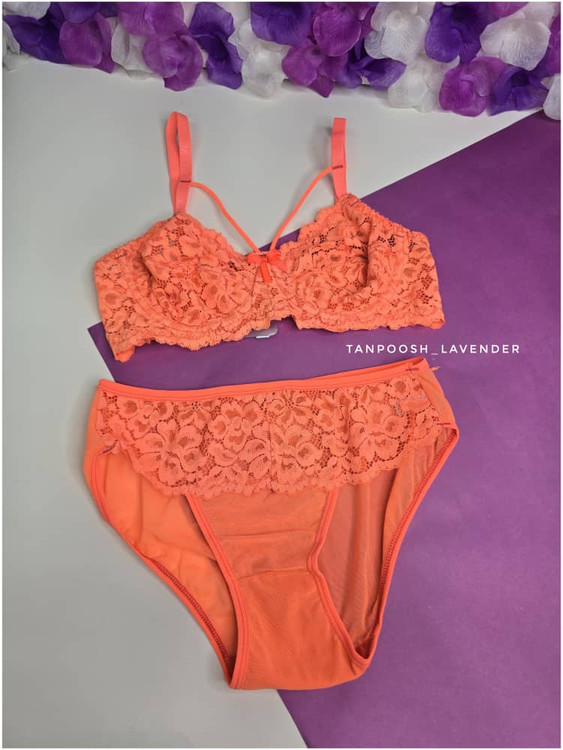 ست لباس زیر زنانه توری شامل سوتین و شورت