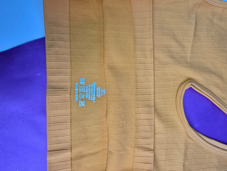 ست کردن کراپ نارنجی با شلوار جین بگ