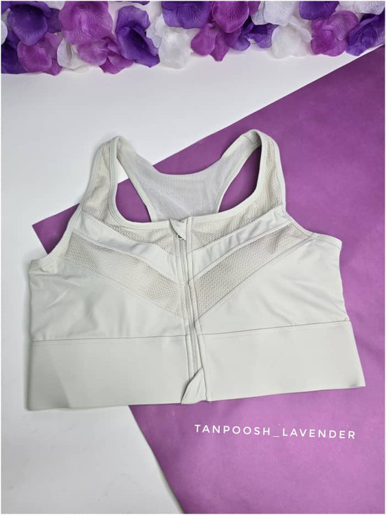 نیمتنه ورزشی زنانه رنگ نخودی از زاویه روبرو