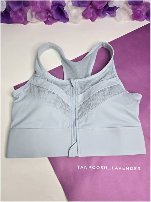 نمای روبروی نیمتنه ورزشی زنانه رنگ آبی با طراحی ساده و مینیمال