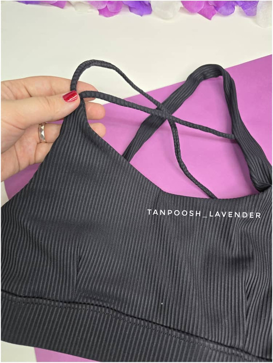 نمای نزدیک نیمتنه ورزشی اورجینال فیلا