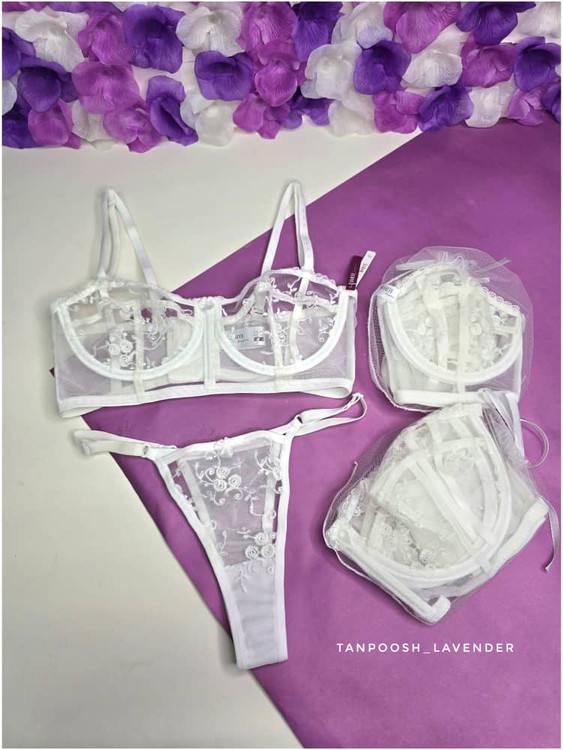 ست لباس زیر سکسی زنانه پایه بلند White Lady، با کاپ فنردار و جنس تور اروپایی، داخل کیسه بستهبندی