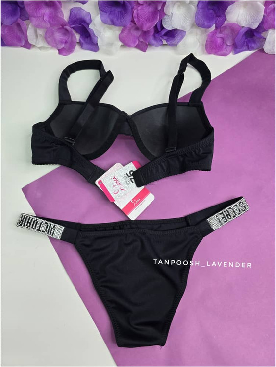 تصویر ست سوتین و شورت زنانه اسفنجی فنردار مشکی با بند نگینی خاص و تنخور جذاب، برند EMA