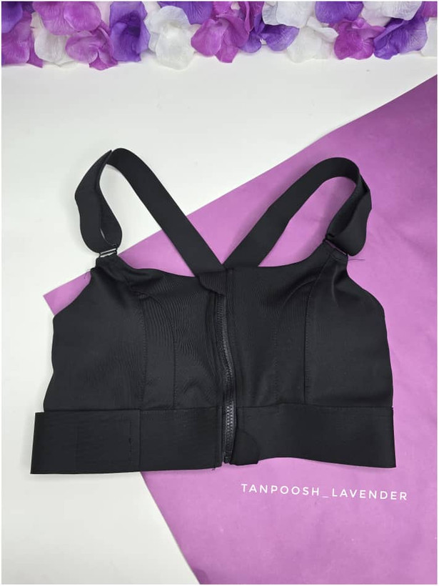 جزئیات زیپ جلوی نیمتنه ورزشی اورجینال زنانه