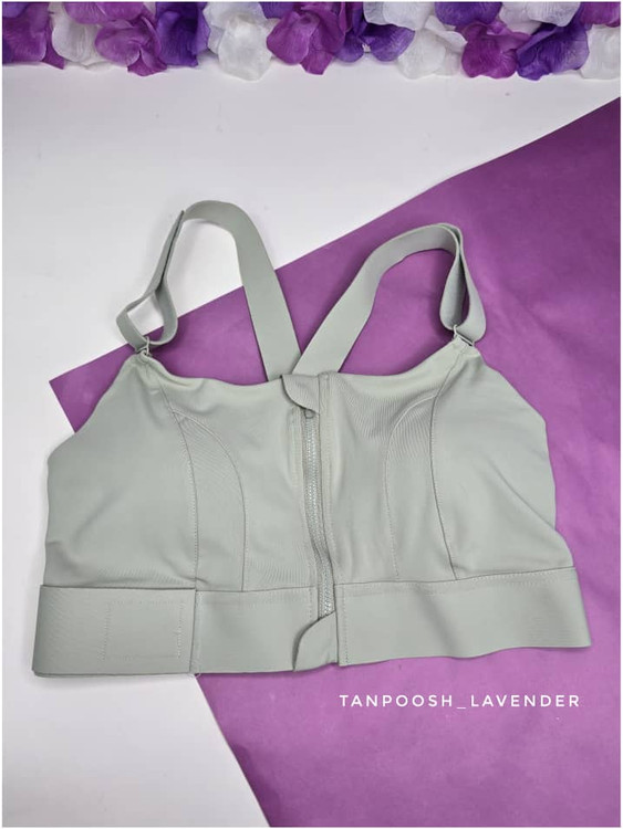 نمای پشت نیمتنه ورزشی اورجینال با بندهای ریگلاژی قابل تنظیم