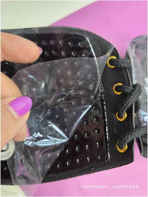 نمای نزدیک از سطح داخلی چسب سیلیکونی ضدحساسیت سوتین پروانهای