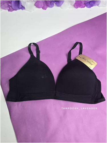 سوتین اسفنجی بدون فنر نشاندهنده طراحی ساده و راحت