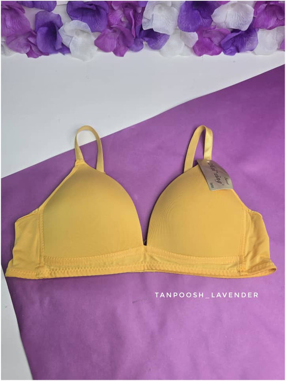 نمای جلو سوتین اسفنجی بدون فنر