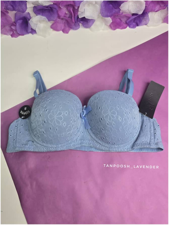 سوتین اسفنجی دکلته آبی روشن با طراحی زنانه و ظریف