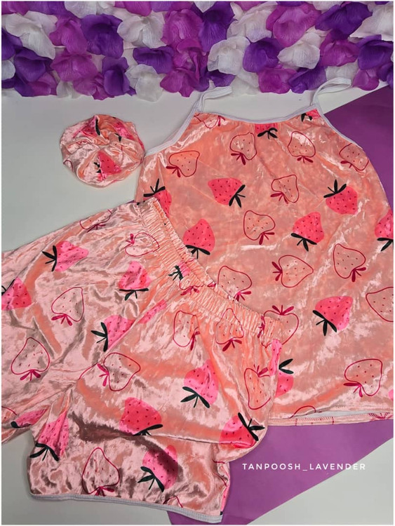 ست تاپ و شلوارک مخمل زنانه مدل فریسایز، شیک و مناسب فصول سرد توت فرنگی