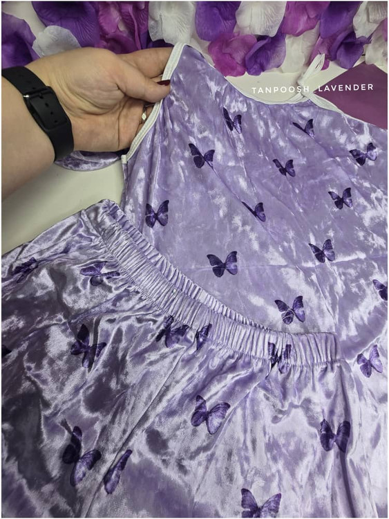 تاپ و شلوارک مخمل زنانه راحتی با طراحی شیک – نمای نزدیک بافت مخمل