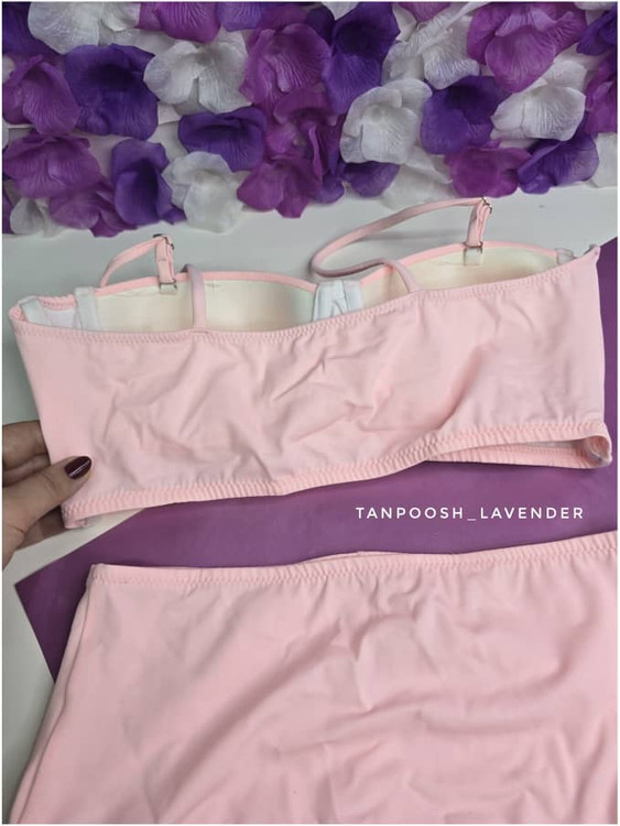 نمای پشت مایو فاق بلند صورتی با کیفیت