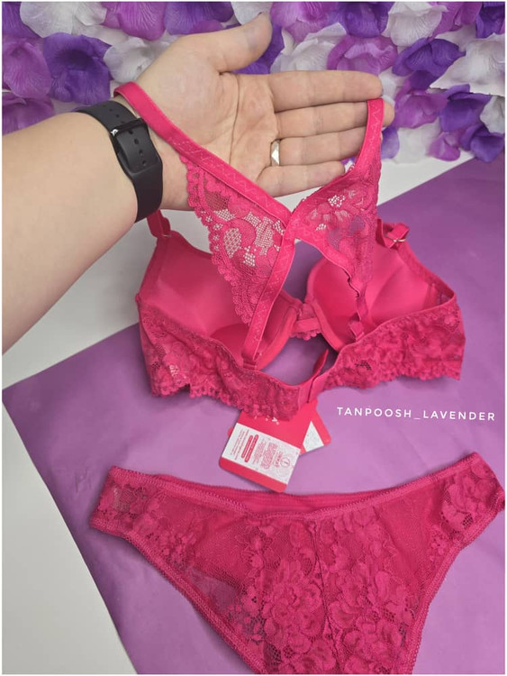 نمای پشت فانتزی سوتین ست اسفنجی برند EMA