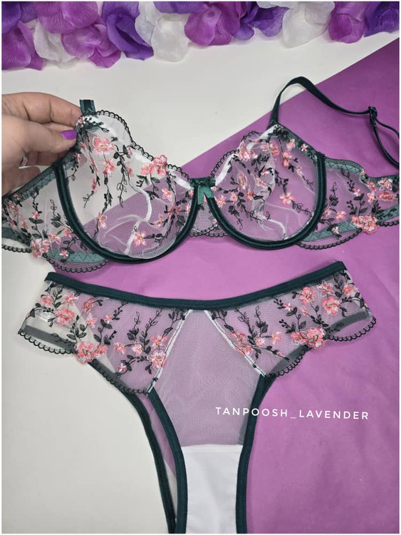 ست لباس زیر توری فنردار زنانه با ترکیب سبز تیره و گلهای صورتی برجسته – نوشهپوش