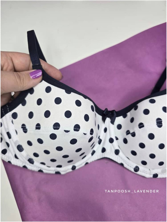 سوتین تک نخ پنبه اسفنجی برند هونکس – نمای بغل