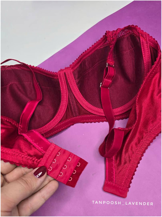 سوتین گیپوری بنفش تیره با طراحی ظریف و تزیینات توری