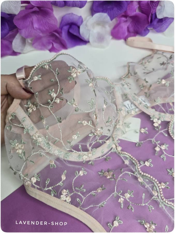 بادی زنانه فنردار تور اروپایی برند Amira مدل صورتی پودری XL