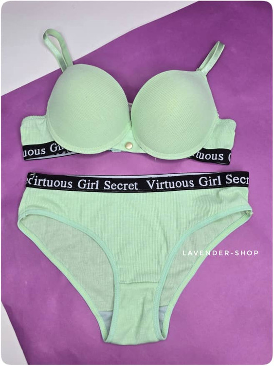 نمای تخت از ست سوتین و شورت سبز رنگ مدل کبریتی اسفنجی زنانه – Girl Secret