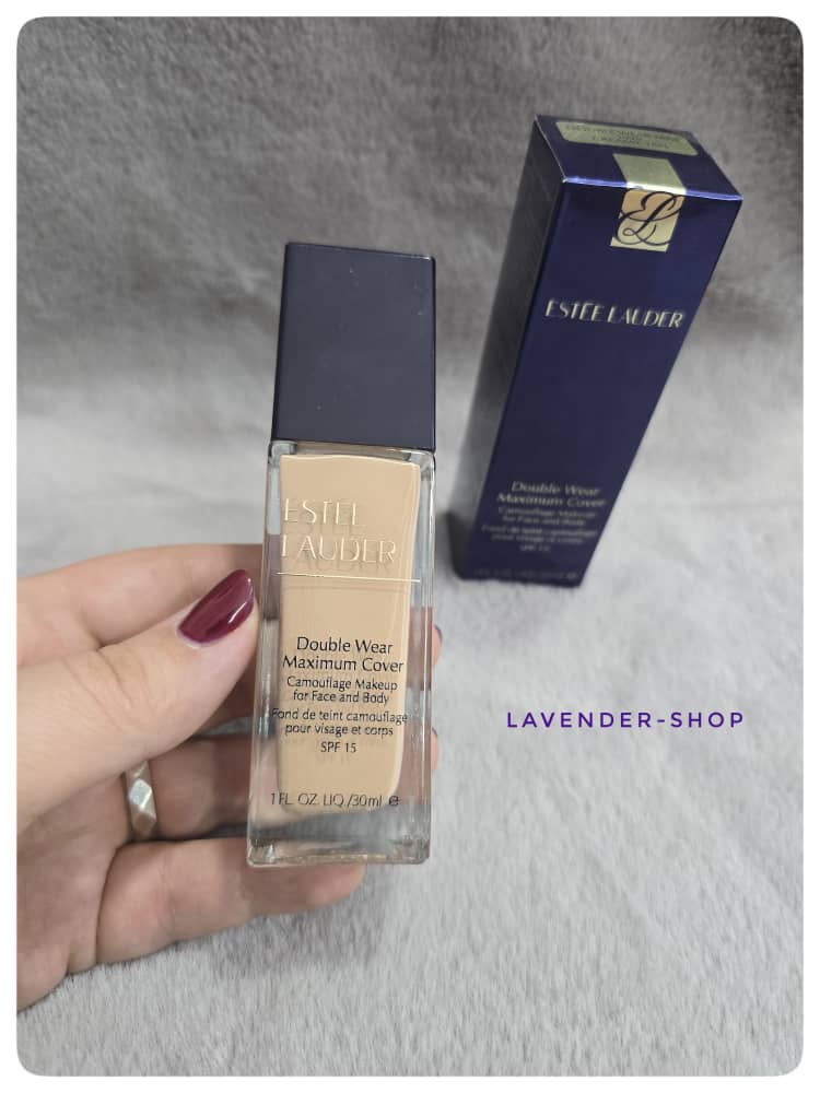 افت کرمی و طبیعی کرم پودر استی لادر Double Wear روی پوست