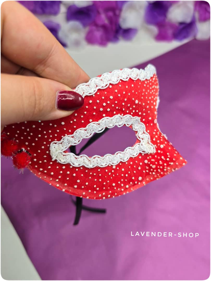 ماسک شیک و خاص زنانه مخصوص بالماسکه با حاشیه سفید