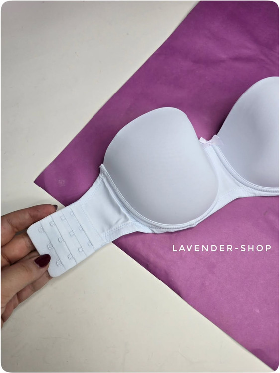 نمای نزدیک از کاپ و فرمدهی نرم سوتین دکلته