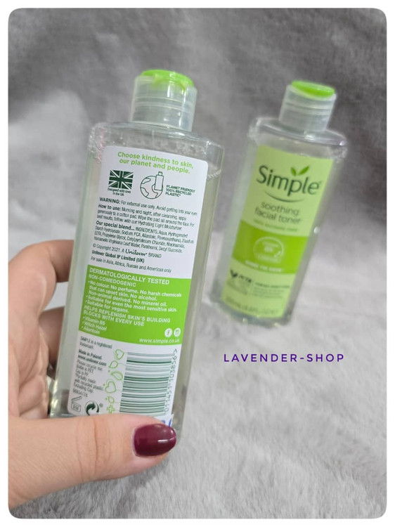 محصول مراقبت از پوست Simple حاوی ویتامین B5 و ویتچ هازل