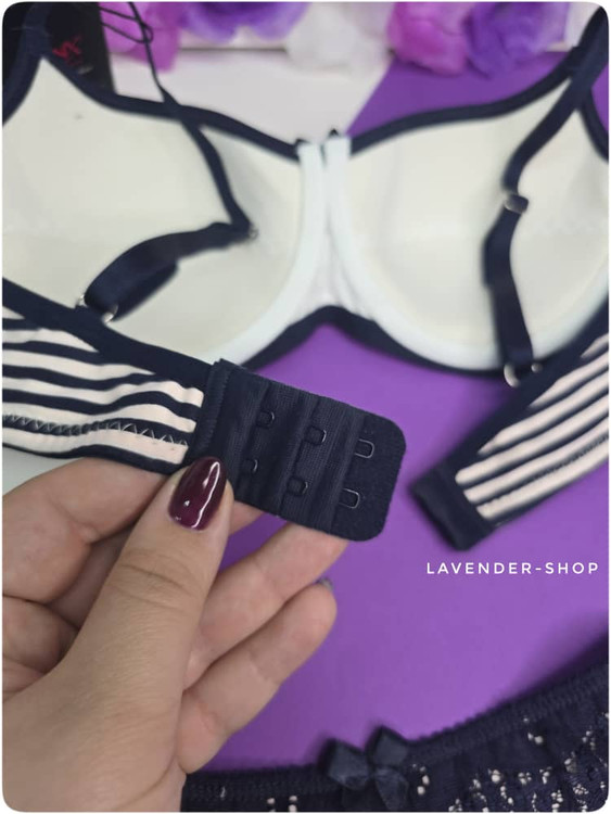 نمای نزدیک از کش کمر شورت هونکس راهراه و دوخت دقیق برند ترک