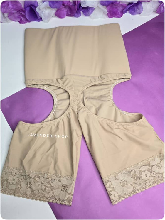 نمای جزئی از قسمت گیپوری پایین گن فیتن با طرح گلدار و دوخت ظریف.