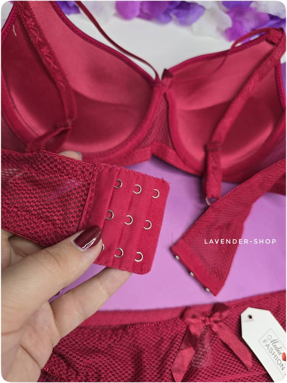 مای نزدیک کاپهای فنردار ست هارنسدار، نشاندهنده استحکام و راحتی