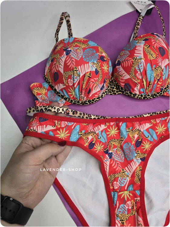 ست فانتزی اسفنجی فنردار با طرح پلنگی و برگهای رنگی، شامل سوتین و شورت هماهنگ – رنگ شاد و استایلی خاص از لوندرشاپ