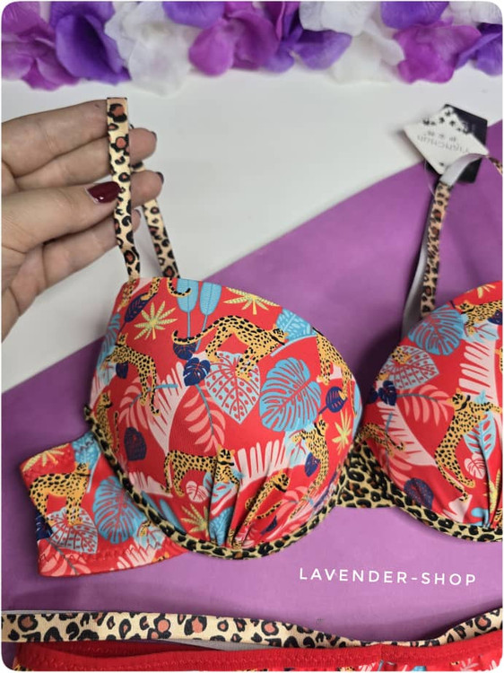 ست شورت و سوتین فانتزی اسفنجی فنردار با طرح پلنگی و برگهای رنگی، نمای کامل محصول از بالا– فروشگاه لوندرشاپ