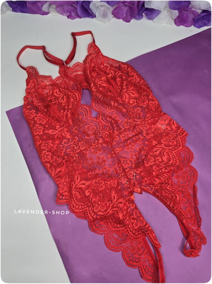 بادی سکسی فانتزی توری زنانه ویتاریتا – نمای روی تن مانکن رنگ قرمز