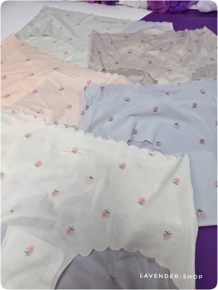 شورت شیشه‌ای نامرئی در آب طرح توت‌فرنگی در رنگ‌های پاستلی