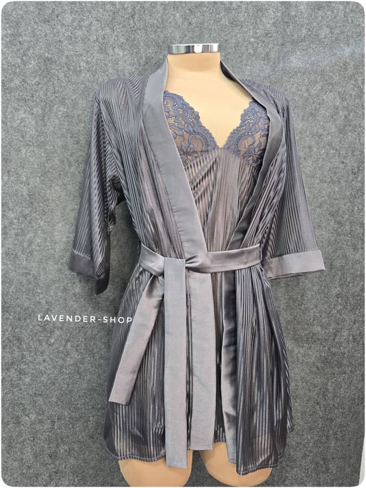 روبدوشامبر سفید مشکی قرمز نوک مدادی بنفش