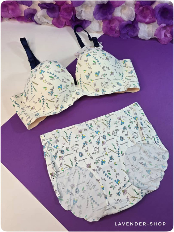 نمای نزدیک از سوتین لیزری طرحدار با کاپ پرسی و بندهای فانتزی قابل تنظیم