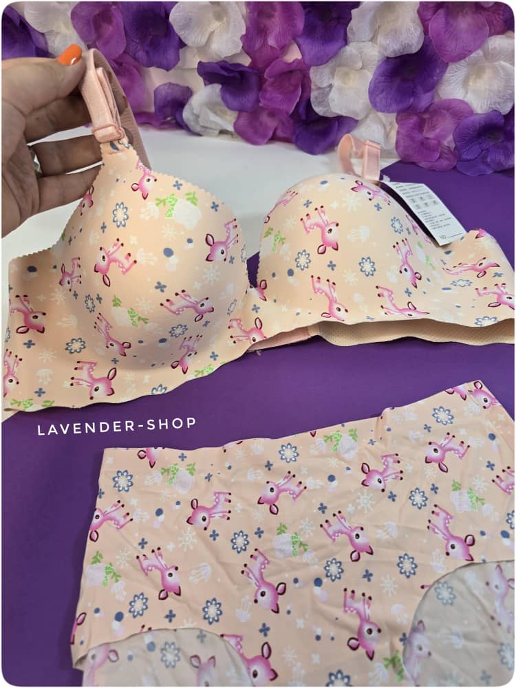 نمای نزدیک از ست لیزری طرحدار فانتزی با کاپ پرسی و بندهای ظریف قابل تنظیم – مناسب برای استایل روزمره