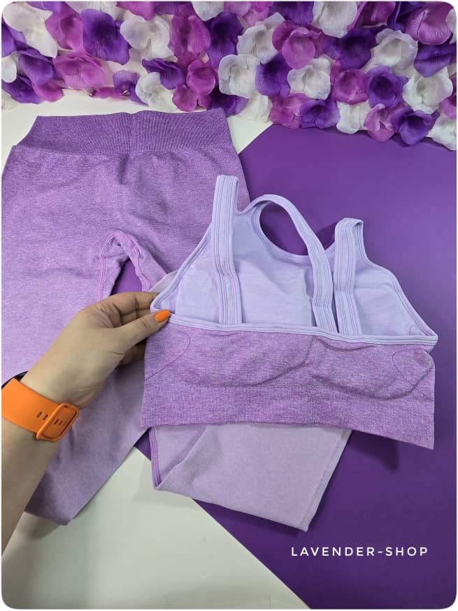 نمای نزدیک نیم‌تنه و لگ ورزشی بنفش اورجینال با جنس کشسان و تنفس‌پذیر