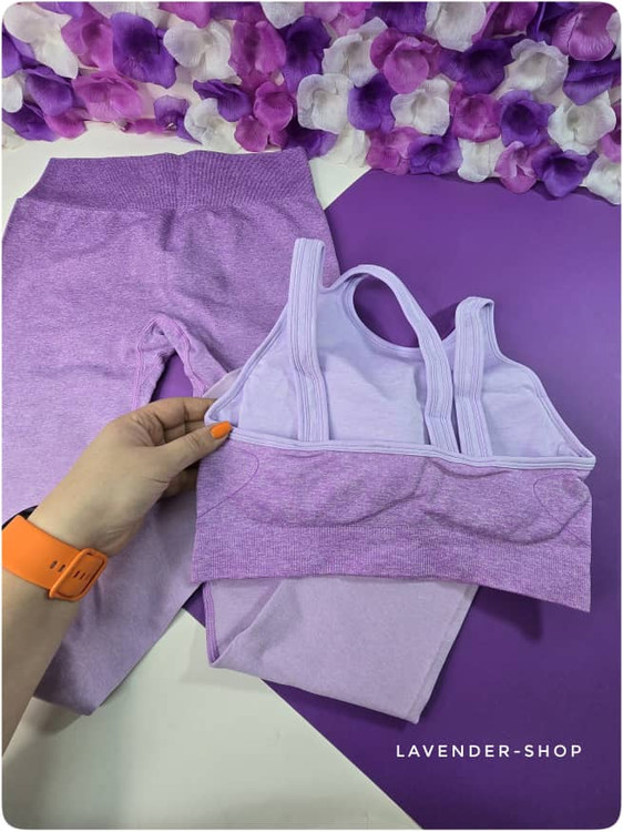 نمای نزدیک نیمتنه و لگ ورزشی بنفش اورجینال با جنس کشسان و تنفسپذیر