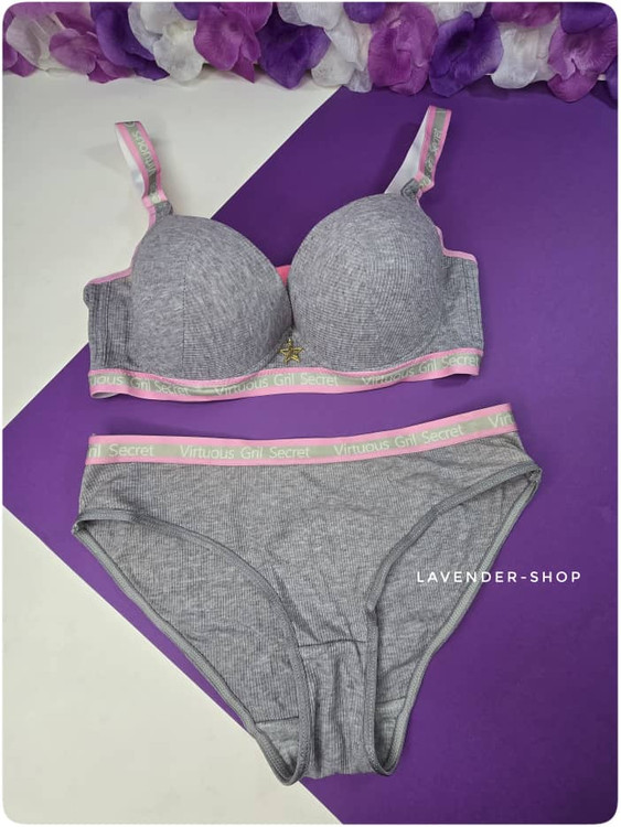 ست اسفنجی کبریتی طوسی – سوتین کاپدار اسفنجی با نوار نوشتهدار و شورت هماهنگ – مناسب استفاده روزمره