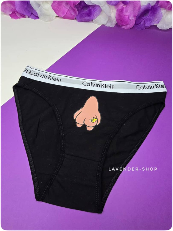 نمای نزدیک از چاپ کارتونی روی شورت ست زوجی کاپلی سکسی