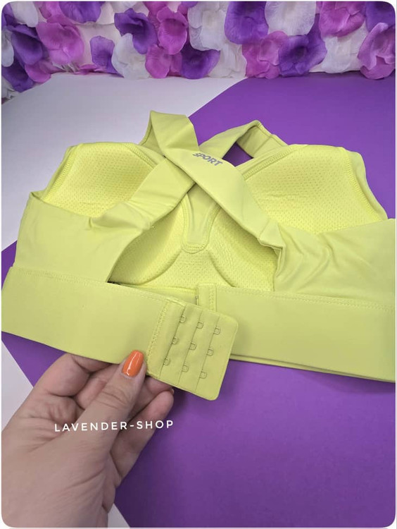 نیمتنه ورزشی زنانه لیمویی با بندهای ضربدری و قزندار – نمای پشت – فیکس عالی برای ورزش