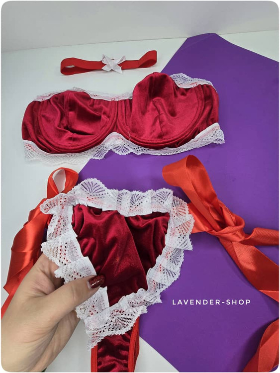 ست لباس زیر سکسی و جذاب مخملی زنانه در رنگ قرمز با تور سفید