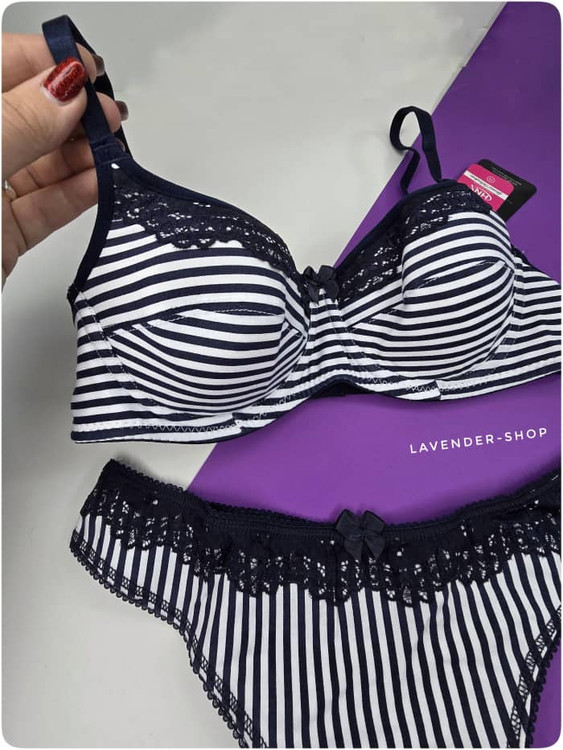 جزئیات دوخت و پارچه نخ پنبهای ست شورت و سوتین راهراه سرمهای سفید